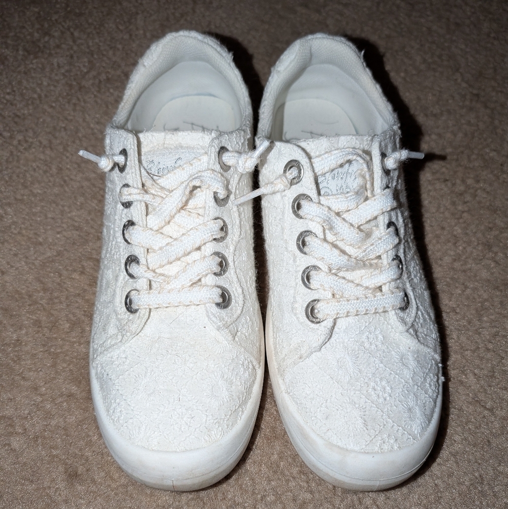 Lace-Textured White Women's Casual Sneakers